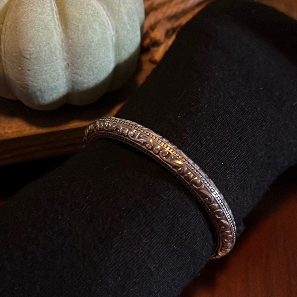 EUC Brighton hinged bangle Bracelet